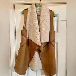 Cherish Faux Leather and Sherpa Vest Women’s Size Medium